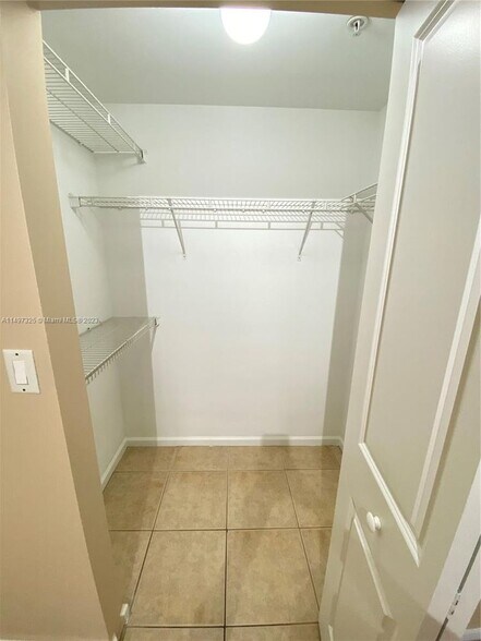 Building Photo - 5900 W Sample Rd