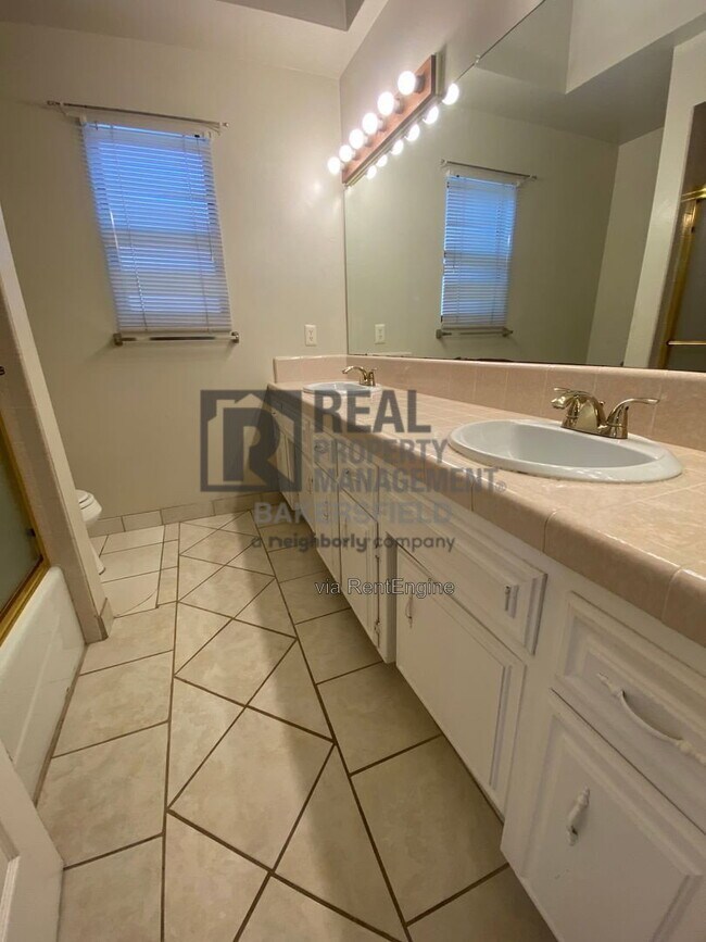 Building Photo - 7708 Okanagan Ct