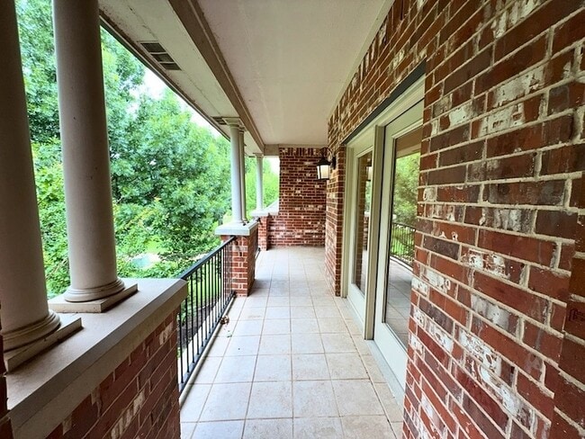 Building Photo - 1205 Golden Gate Dr