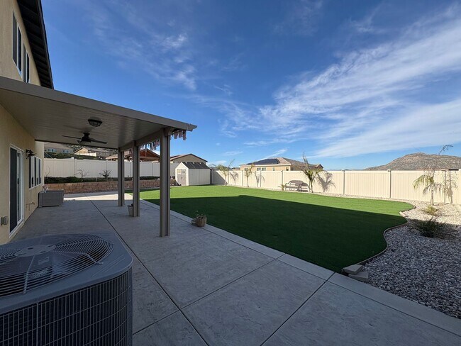 Building Photo - Stunning 5-bedroom, 3.5-bath home