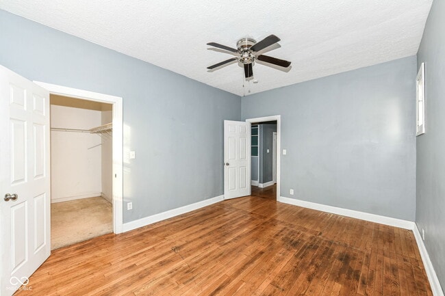 Building Photo - 3458 N Kenwood Ave