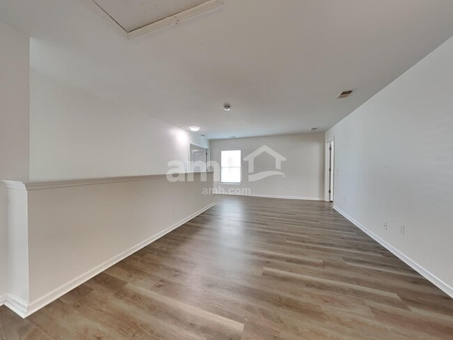 Building Photo - 136 Weeping Cypress Dr