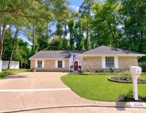Building Photo - 3126 Village Woods Dr
