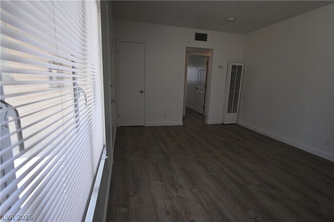 Building Photo - 378 N 13th St