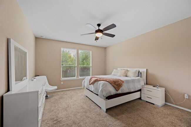 Building Photo - 1501 Arial Dr