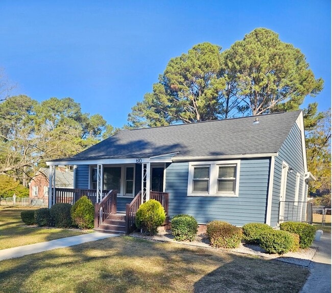 Building Photo - 610 Lynwood Ave NE