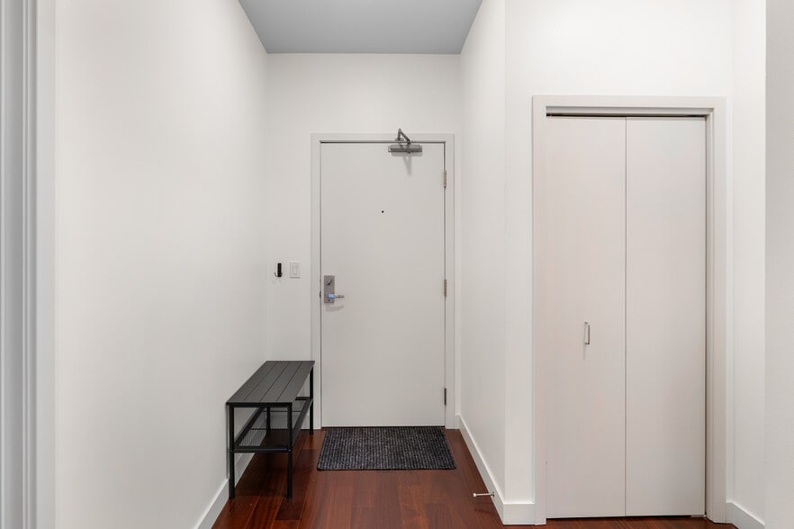 Building Photo - 922 NW 11th Ave