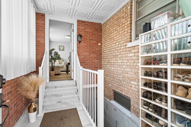 Building Photo - 7625 W Strong St