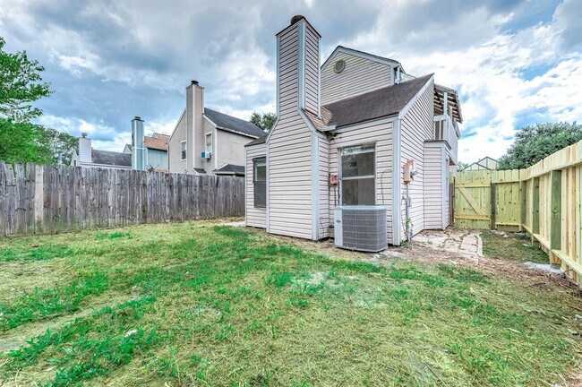 Building Photo - 9303 Kingsflower Cir