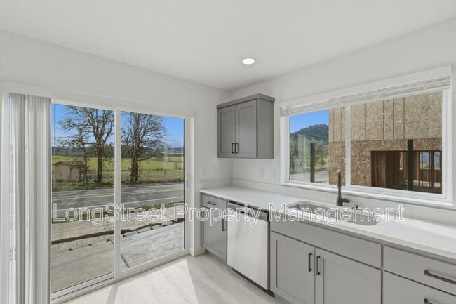 Building Photo - 818 S 19th St