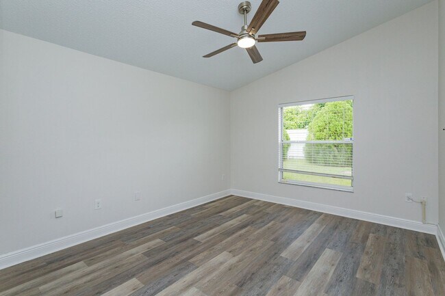 Building Photo - Charming 3-Bedroom Home for Rent in South ...