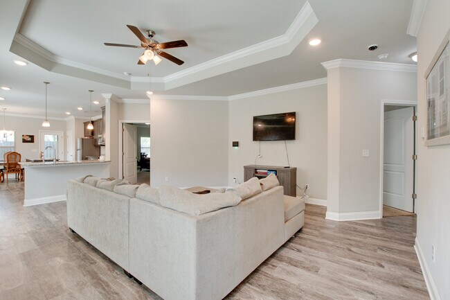 Building Photo - 150 Shrewsberry Dr