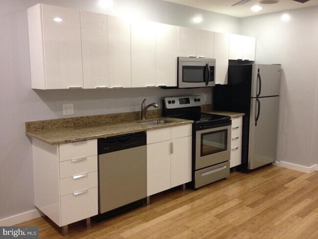 Building Photo - 503 S 52nd St