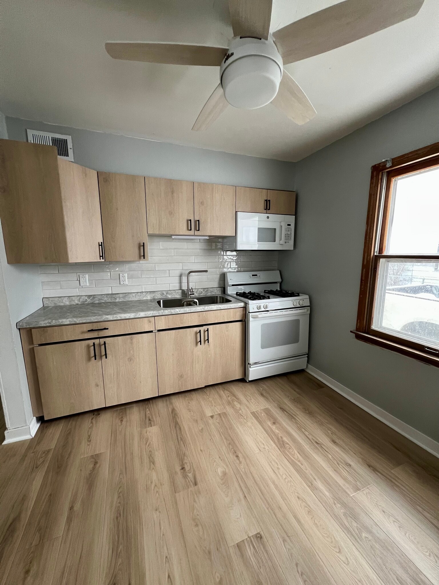 Building Photo - 3808 S 48th St