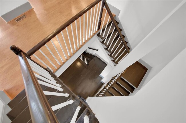 Building Photo - 745 Fountainhead Ln NE