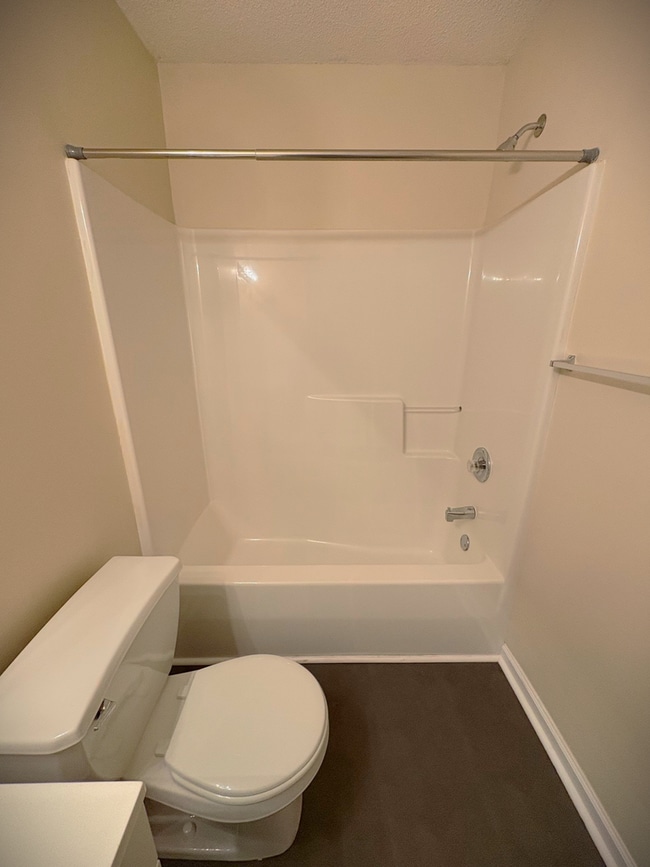 Building Photo - This spacious 2-bedroom, 2-bathroom duplex
