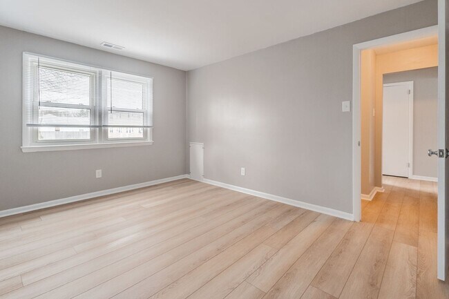 Building Photo - 1 bedroom | 1 bath - NEW RENOVATION Magnol...