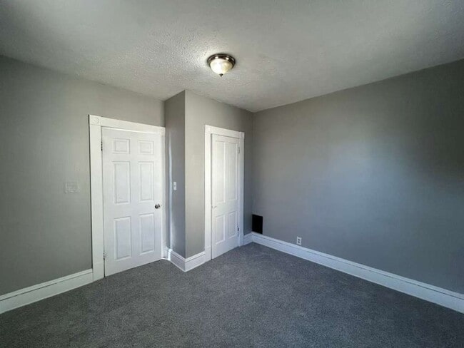 Building Photo - Charming & Move-In Ready in Lorain!