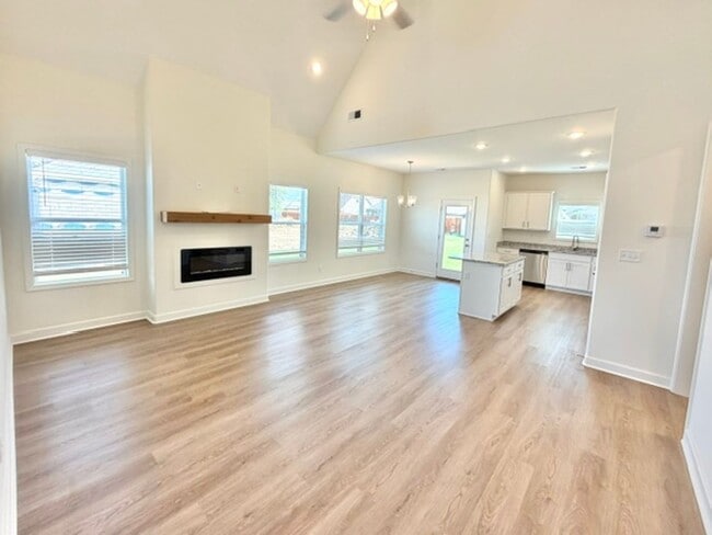 Building Photo - 105 Summer Rose Ln
