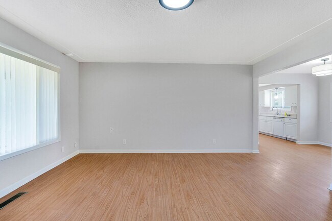 Building Photo - Well kept 3 bed, 1 bath in NE Salem