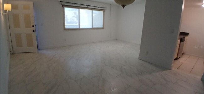 Building Photo - 2525 W Bay Dr