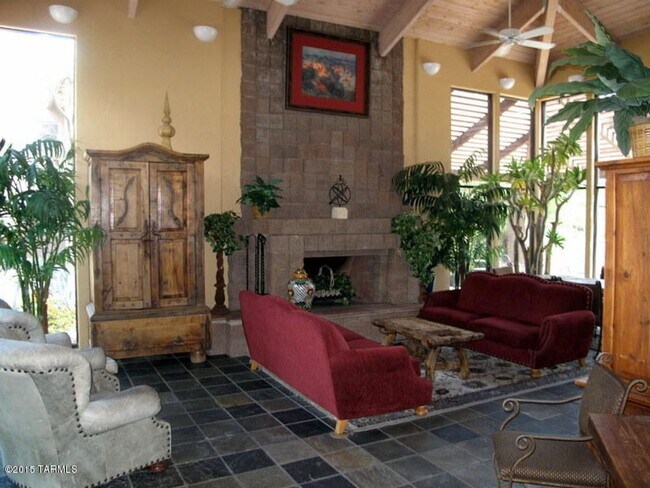 Building Photo - Charming  Updated 2BR- 2  BATH FOOTHILLLS CONDO