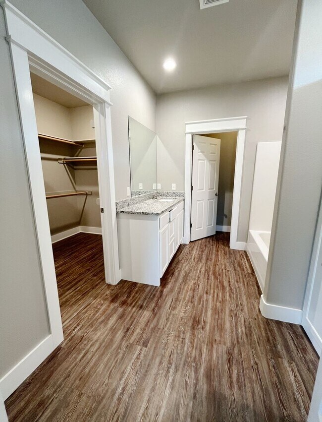 Building Photo - Quiet neighborhoods/Open floor plan/Durant school district