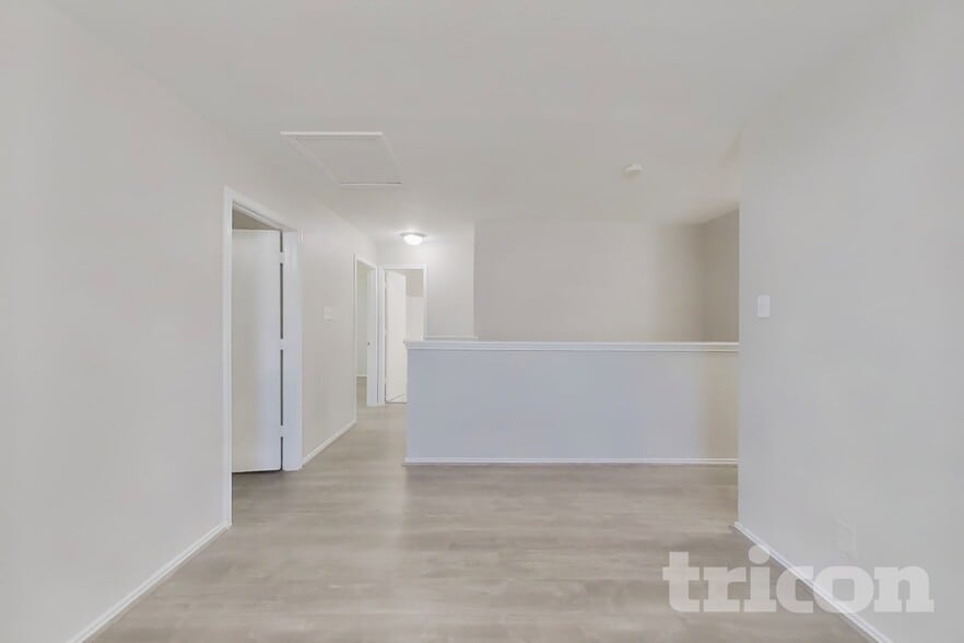 Building Photo - 12402 Grossmount Dr