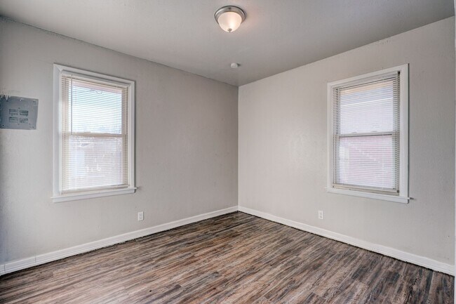 Building Photo - 3 Bed 1.5 Bath in Del City!