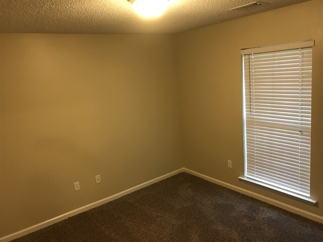 Building Photo - 434 Roberts Way