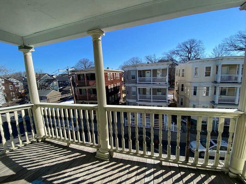 Building Photo - 19 Irma St