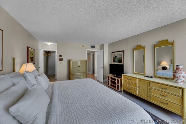 Building Photo - 1370 S Ocean Blvd