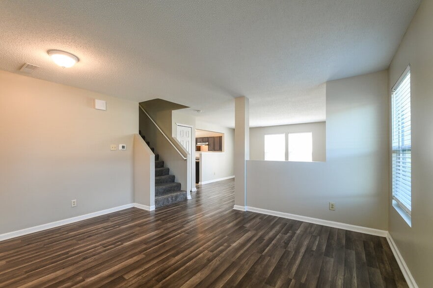 Building Photo - 958 Streamside Dr