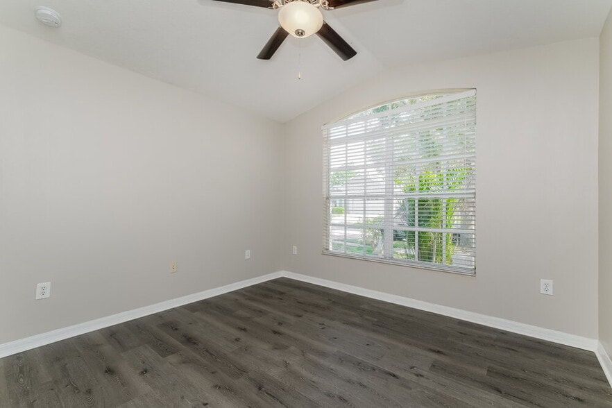 Building Photo - 6613 Cambridge Park Dr