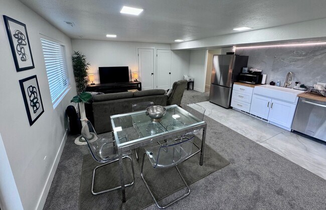 Building Photo - 2701 Sky View Dr