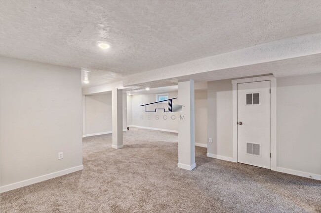Building Photo - Updated North Ogden 4 Bedroom 2 Bathroom Home!