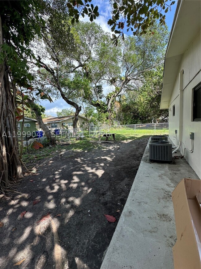Building Photo - 3689 William 3689