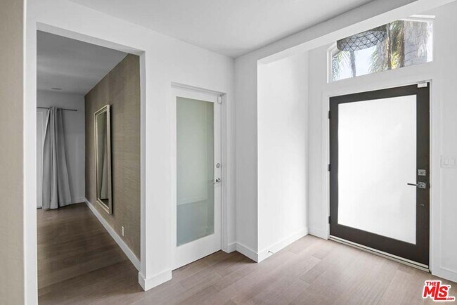 Building Photo - 10453 Holman Ave