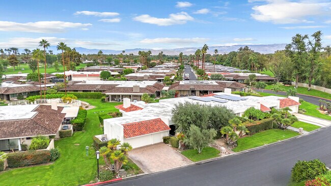 Building Photo - 31 Stanford Dr