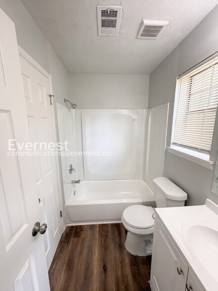 Building Photo - 8038 Flamingo Dr