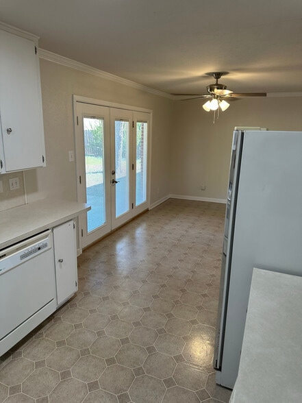 Building Photo - 4631 Cascades Dr