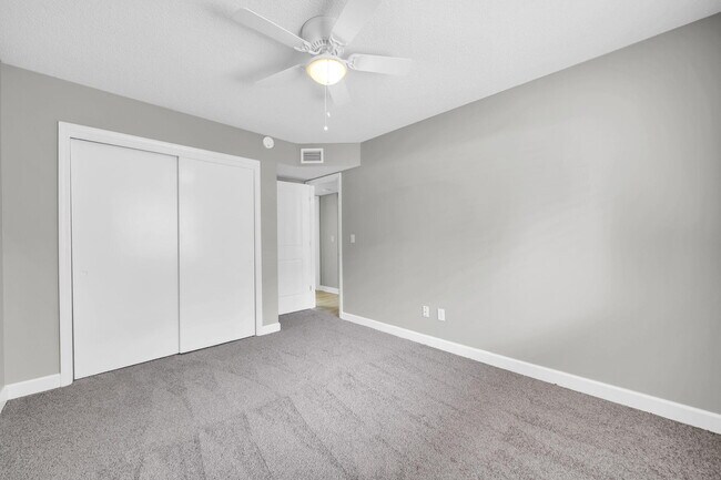 Building Photo - 3930 Balsam Dr