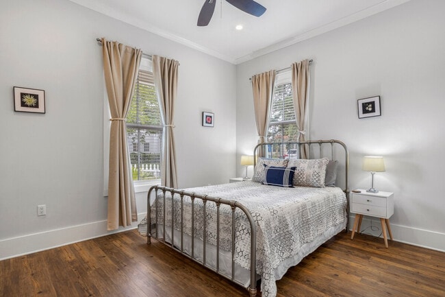 Building Photo - 164 Markham Dr