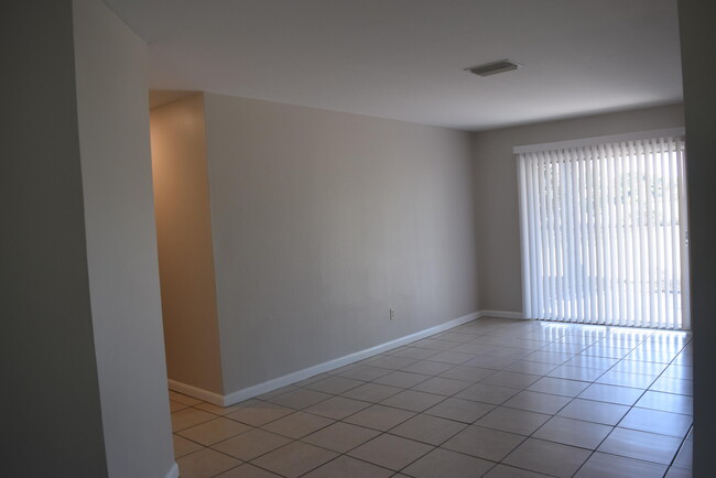 Building Photo - 248 SW Cherryhill Rd