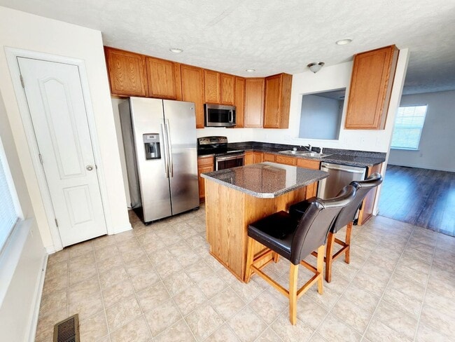 Building Photo - 3 bed/2.5 bath Townhouse in Westover - Ava...