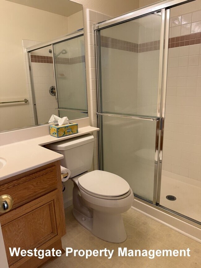 Building Photo - 545 Almanor St