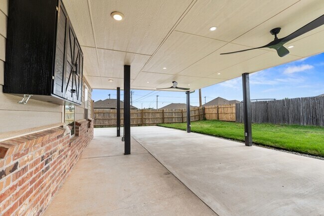 Building Photo - 1200 Ridgeway Dr