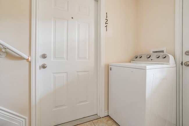 Building Photo - 5076 Matilda St