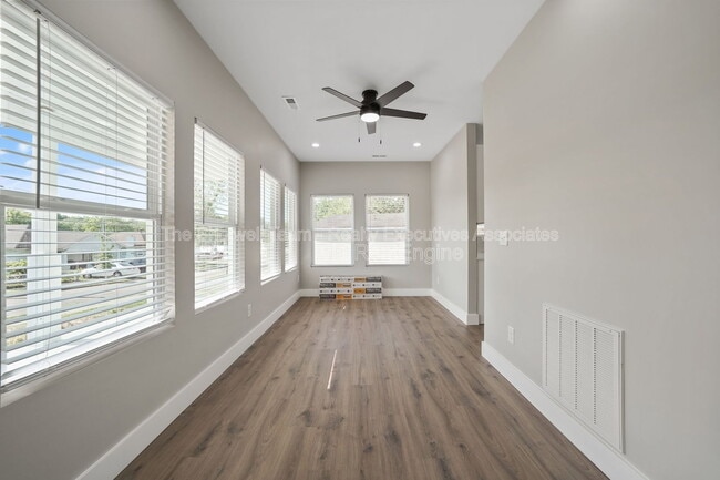 Building Photo - 2711 Tarleton Ave