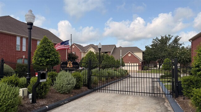 Building Photo - 1408 S Friendswood Dr
